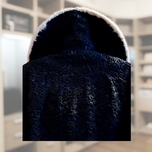 “Elegant vintage Persian Lamb Fur Jacket with a luxe pale mink collar. Timeless, - Picture 3 of 5